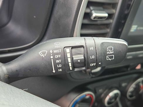 Used 2020 Hyundai Venue SE image 26