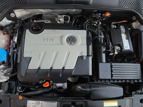 Used 2013 Volkswagen Beetle TDI FWD image 32