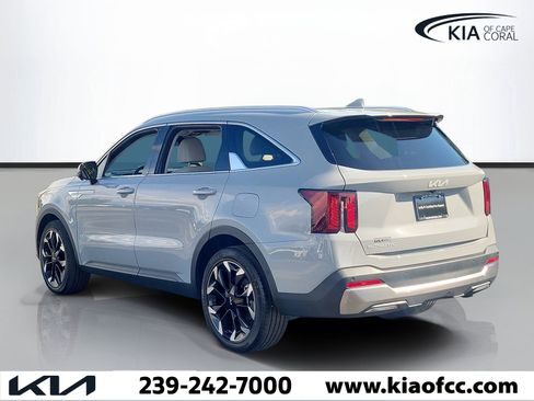 Certified 2024 Kia Sorento SX FWD image 3