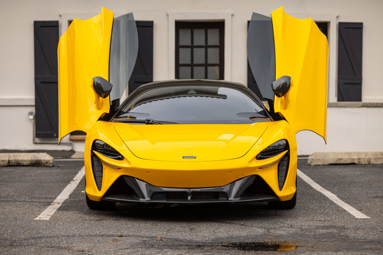 Used 2023 McLaren Artura RWD image 38