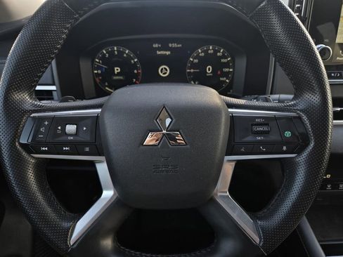 Used 2024 Mitsubishi Outlander SE image 29