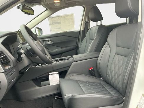 New 2026 Nissan Rogue Platinum w/ Tech Package AWD/4WD image 11