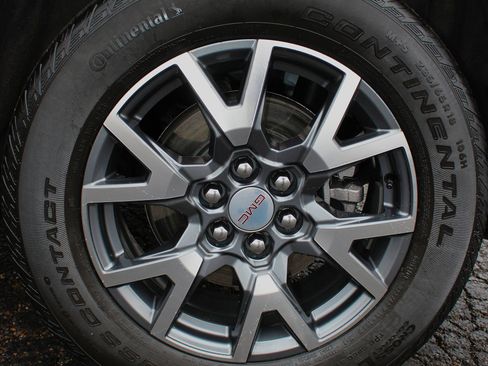 Used 2023 GMC Acadia SLT w/ Preferred Package image 11