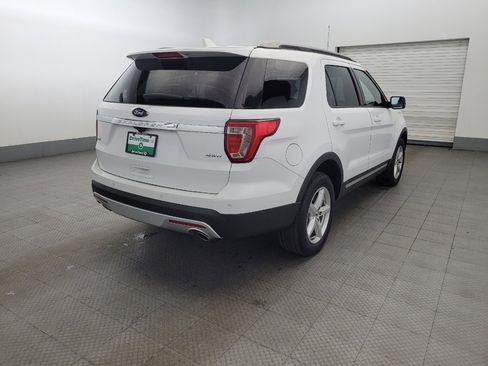 Used 2017 Ford Explorer XLT w/ Equipment Group 202A image 9