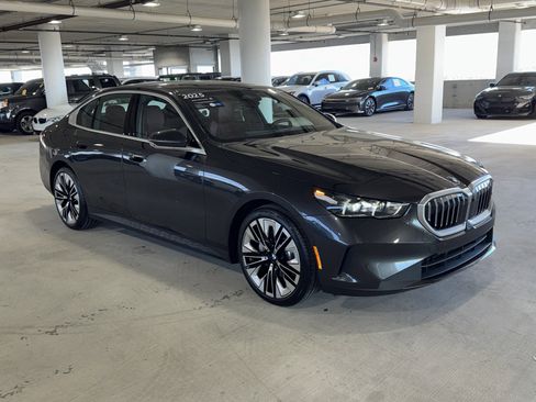 Certified 2025 BMW 530i image 2