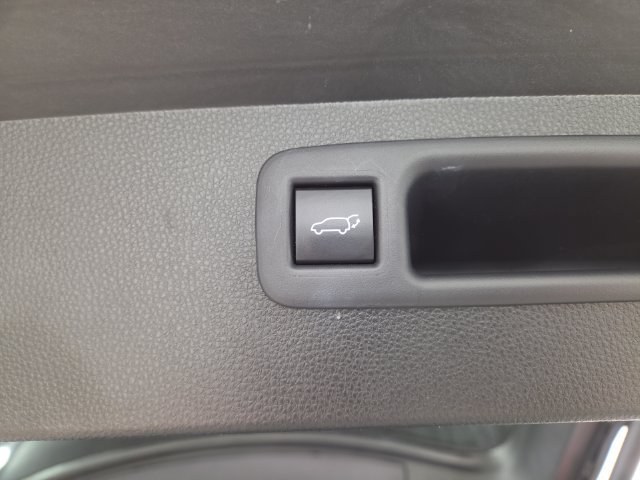 Used 2022 Toyota Highlander XLE AWD/4WD image 35