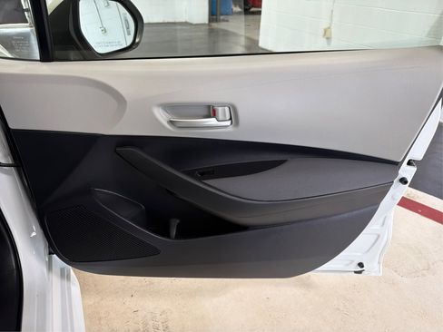 Used 2021 Toyota Corolla LE FWD image 25