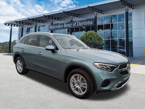 Used 2026 Mercedes-Benz GLC 300 image 2