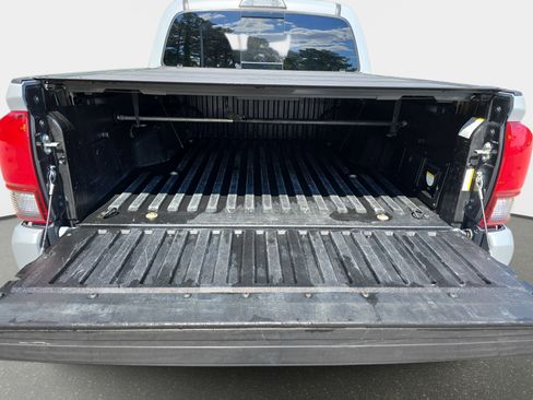 Used 2019 Toyota Tacoma TRD Sport AWD/4WD image 27