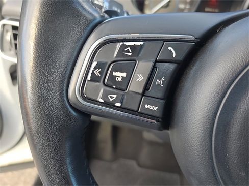 Used 2017 Jaguar F-PACE Prestige image 26