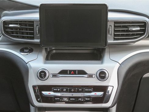 Used 2023 Ford Explorer XLT w/ Equipment Group 202A image 18