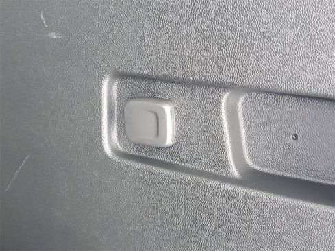 Used 2022 GMC Acadia SLE w/ Driver Convenience Package image 9