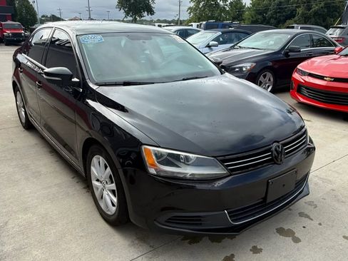 Used 2013 Volkswagen Jetta SE FWD image 2