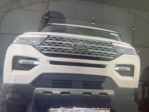 Used 2020 Ford Explorer Limited RWD image 9