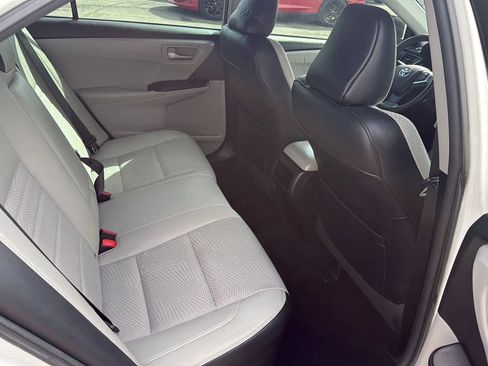 Used 2017 Toyota Camry SE image 11