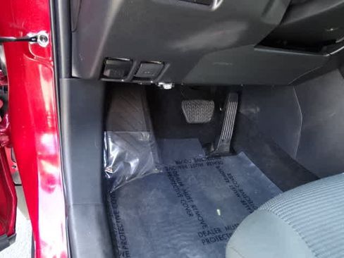 Used 2022 Toyota RAV4 LE FWD image 16