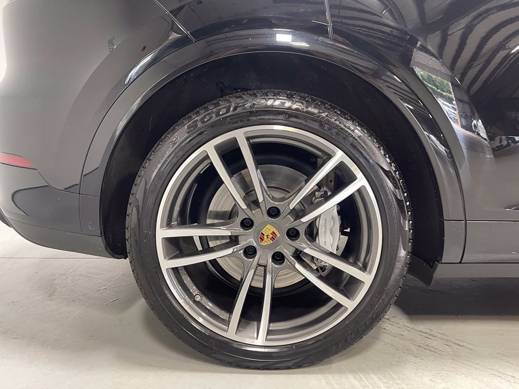 Used 2023 Porsche Cayenne Turbo AWD/4WD image 15