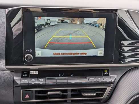 Used 2025 Toyota Camry SE image 18