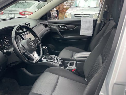 Used 2020 Nissan Rogue SV image 10
