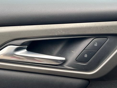 Used 2025 Chevrolet Traverse LT image 26