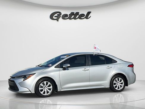 Used 2025 Toyota Corolla LE FWD image 1