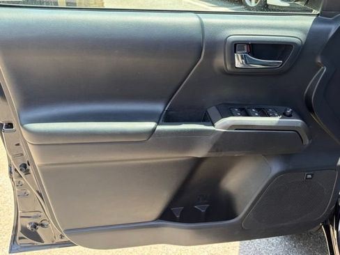 Used 2022 Toyota Tacoma Limited AWD/4WD image 12