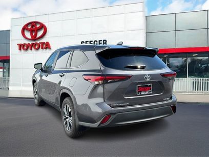 Used 2025 Toyota Highlander AWD