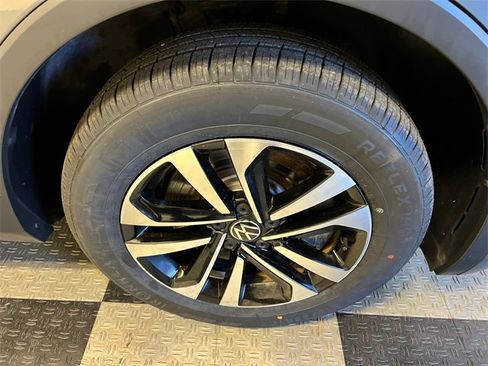 Certified 2022 Volkswagen Tiguan S image 9