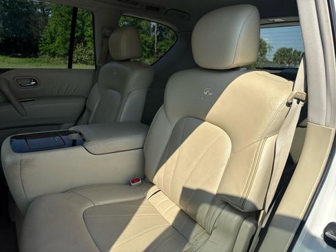 Used 2011 INFINITI QX56 2WD w/ Deluxe Touring Pkg image 11