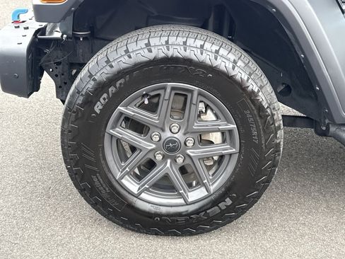 Used 2024 Jeep Wrangler Sport S image 12