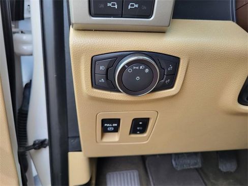 Used 2019 Ford F150 Lariat image 12