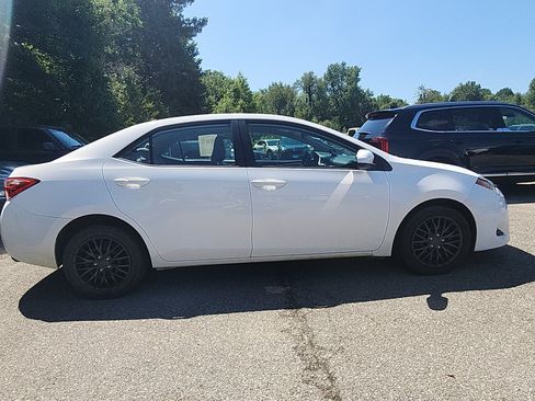 Used 2019 Toyota Corolla LE FWD image 6