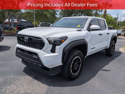 Certified 2025 Toyota Tacoma TRD Off-Road AWD/4WD image 9