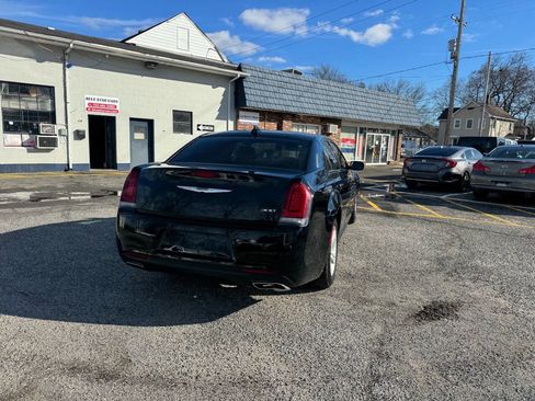 Used 2019 Chrysler 300 Touring w/ Sport Appearance Package image 15