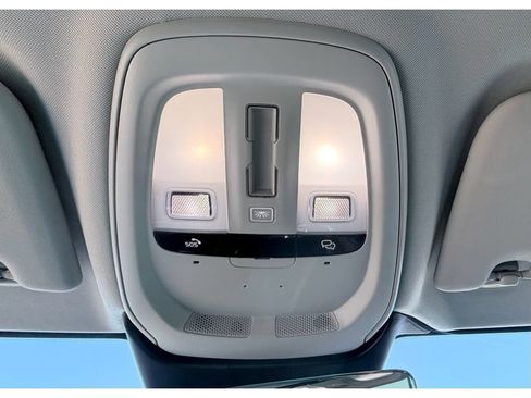 Used 2025 Volvo V60 B5 Cross Country Plus image 17