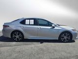 Used 2018 Toyota Camry SE image 2