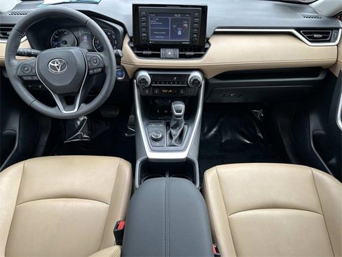 Used 2022 Toyota RAV4 XLE Premium image 15