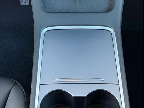 Used 2025 Tesla Model Y Long Range image 31