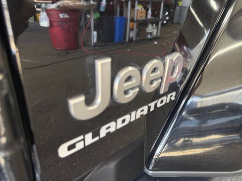 Used 2021 Jeep Gladiator Overland w/ Popular Equipment Package AWD/4WD image 30