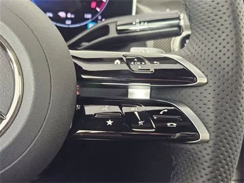 Used 2025 Mercedes-Benz GLC 350e 4MATIC image 26