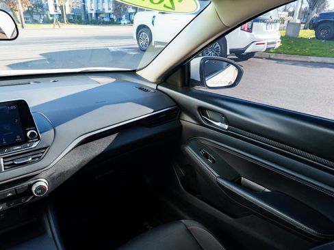 Used 2020 Nissan Altima 2.5 S image 9