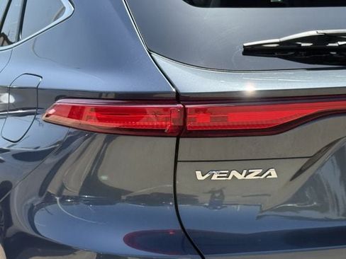 Used 2021 Toyota Venza LE AWD/4WD image 6