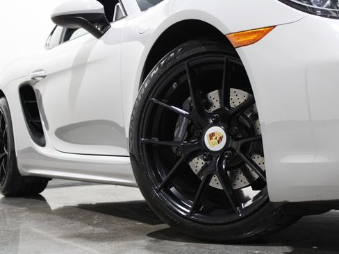Used 2019 Porsche 718 Cayman image 4