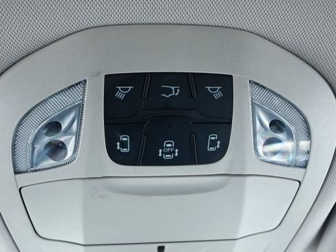 Used 2024 Chrysler Pacifica Touring-L FWD image 19