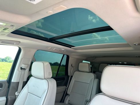 Used 2021 GMC Yukon Denali w/ Denali Premium Package RWD image 23
