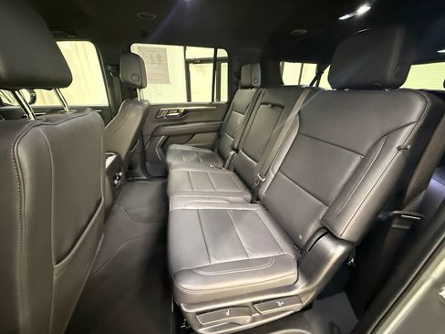 Used 2025 Chevrolet Suburban Z71 AWD/4WD image 19