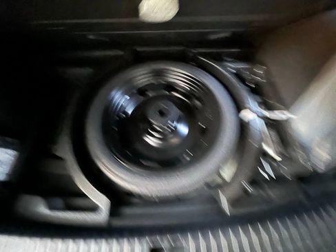 Certified 2025 Volkswagen Taos S image 31