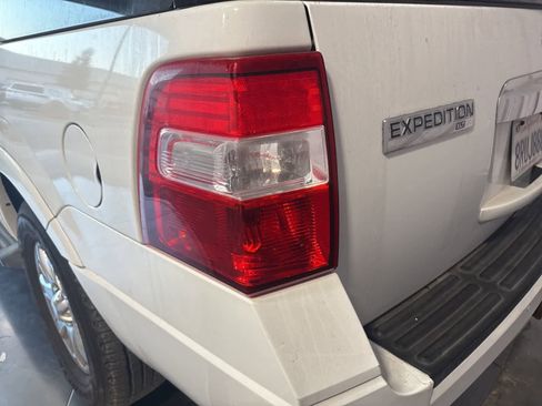 Used 2011 Ford Expedition XLT image 11