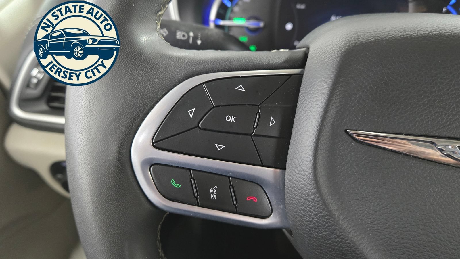 Used 2024 Chrysler Pacifica Limited FWD image 18