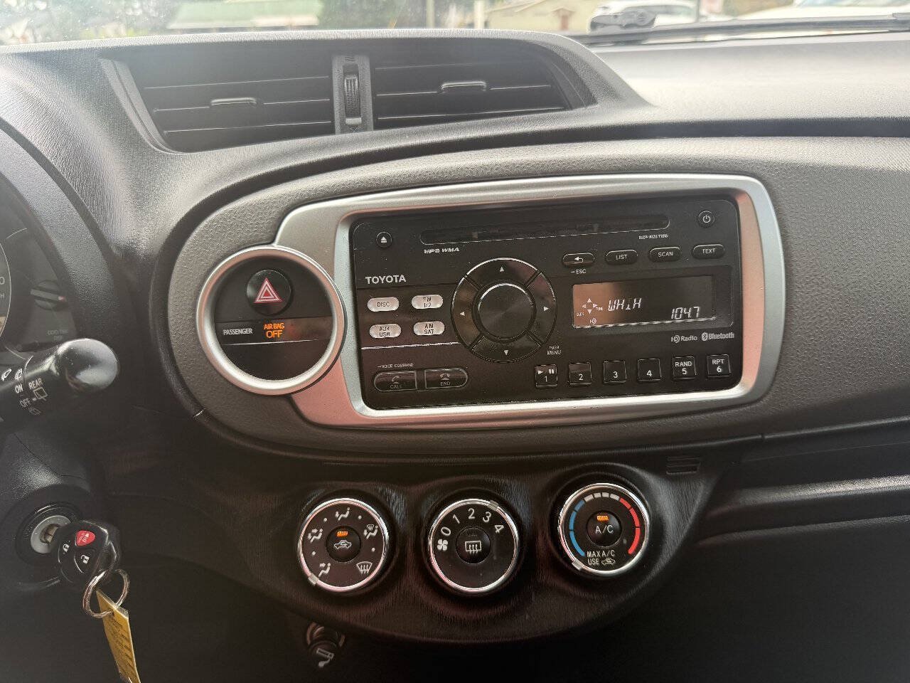 Used 2014 Toyota Yaris LE FWD image 18